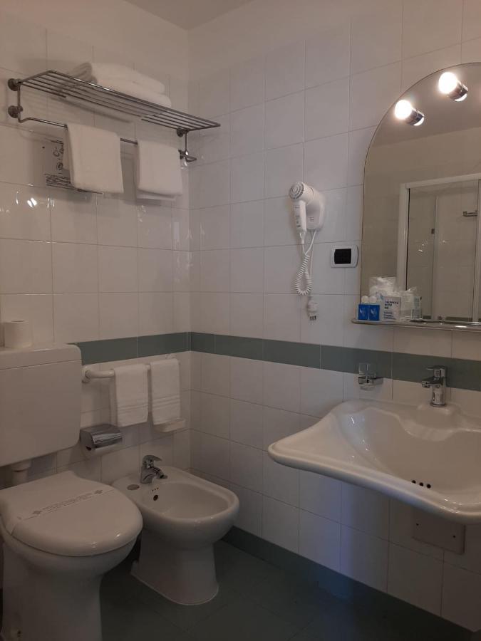 Hotel Tirreno Genua Zewnętrze zdjęcie