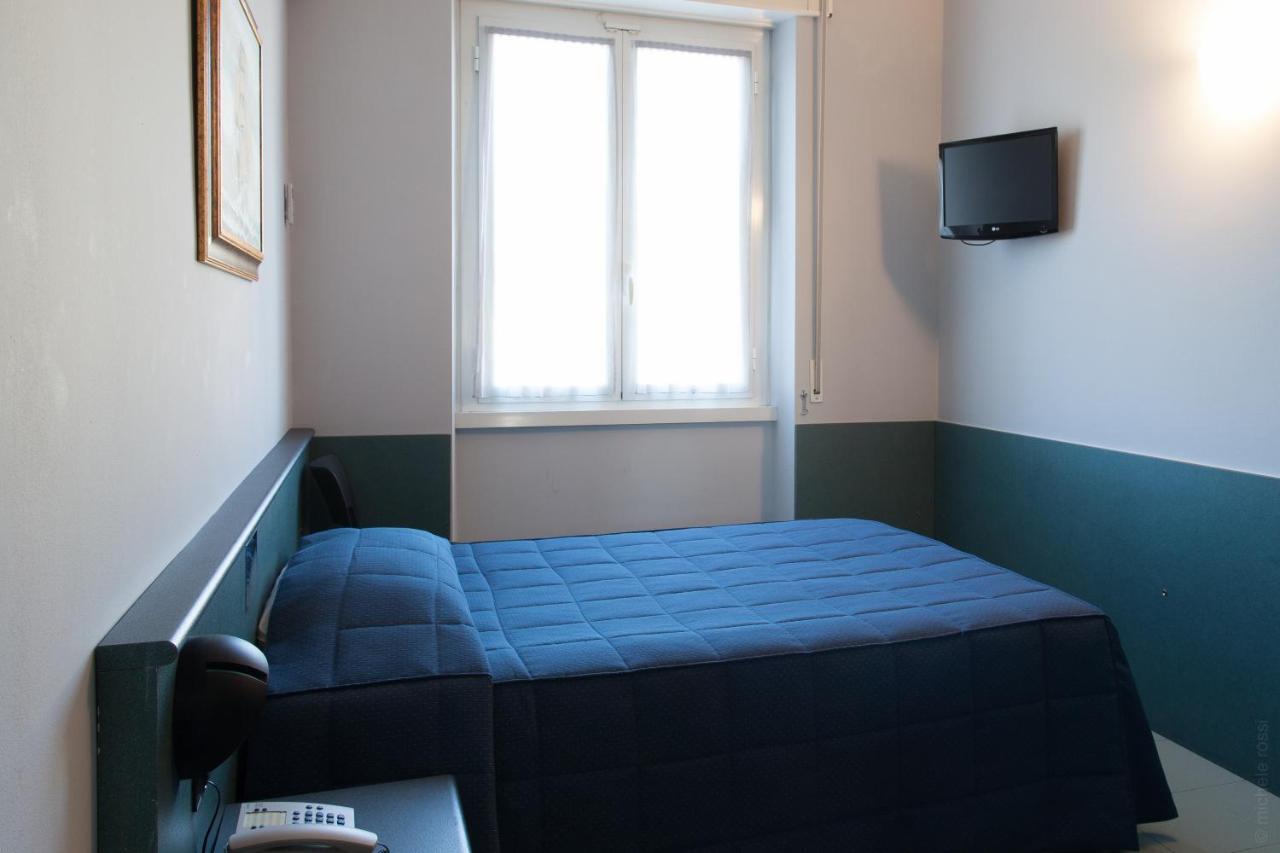 Hotel Tirreno Genua Zewnętrze zdjęcie