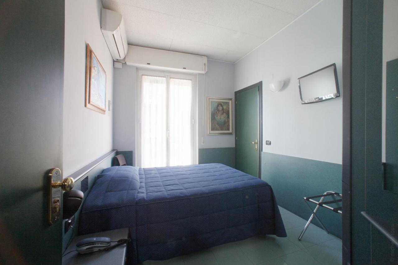 Hotel Tirreno Genua Zewnętrze zdjęcie