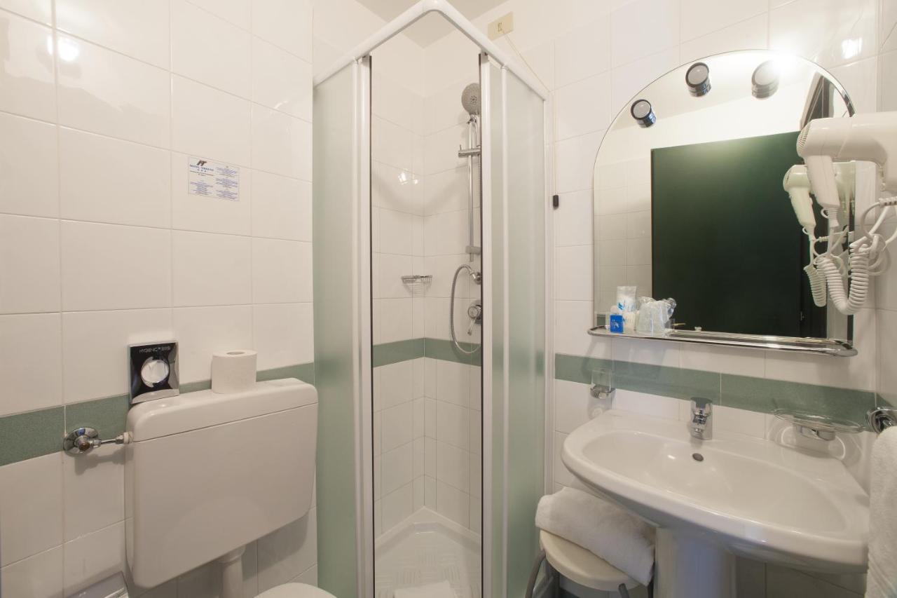Hotel Tirreno Genua Zewnętrze zdjęcie